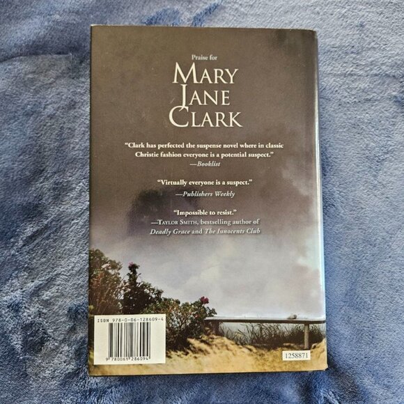 It Only Takes a Moment (Key News Thrillers) by Mary Jane Clark, Mystery Suspense - Picture 5 of 5